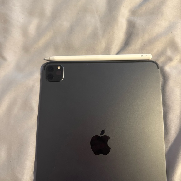 Apple iPad Pro 11 inch with Apple Pencil and Case
